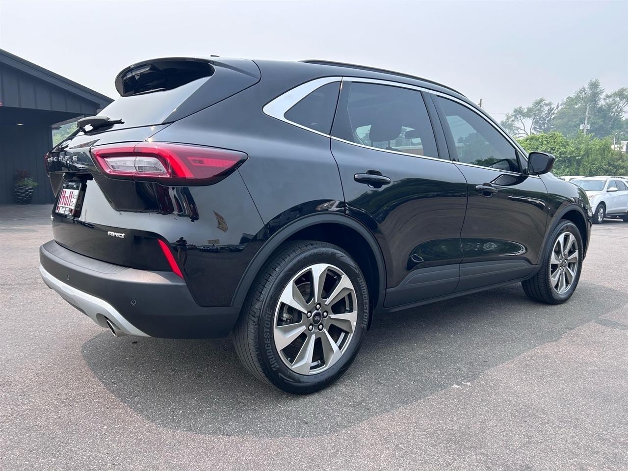 Ford Escape Platinum AWD 2025