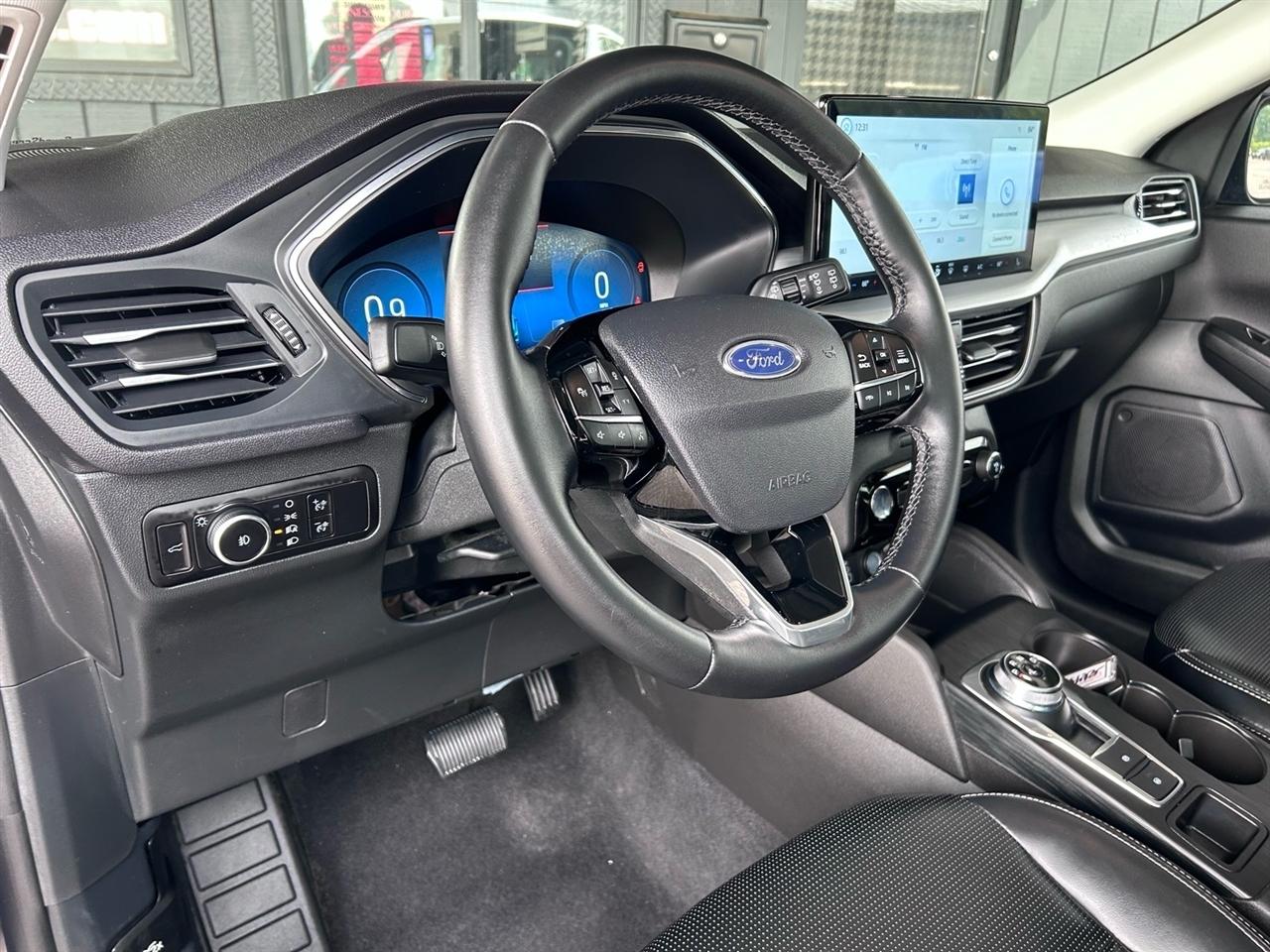 Ford Escape Platinum AWD 2025