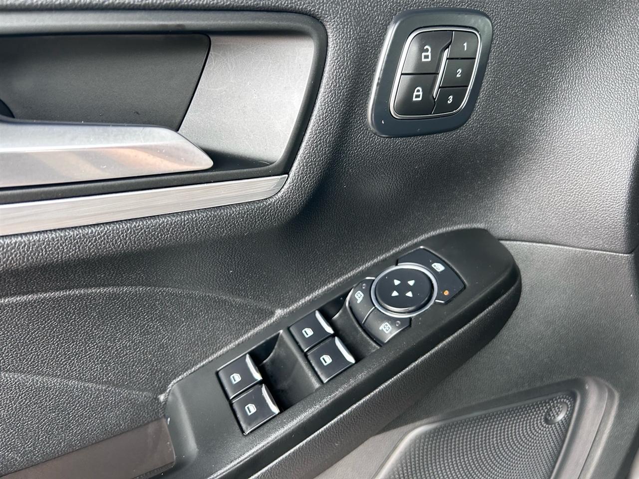 Ford Escape Platinum AWD 2025