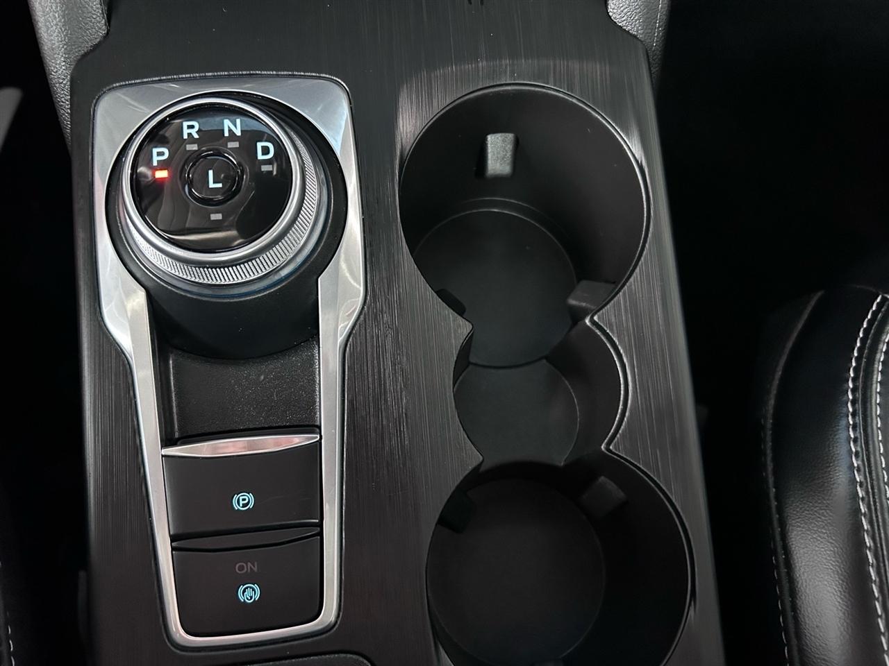 Ford Escape Platinum AWD 2025