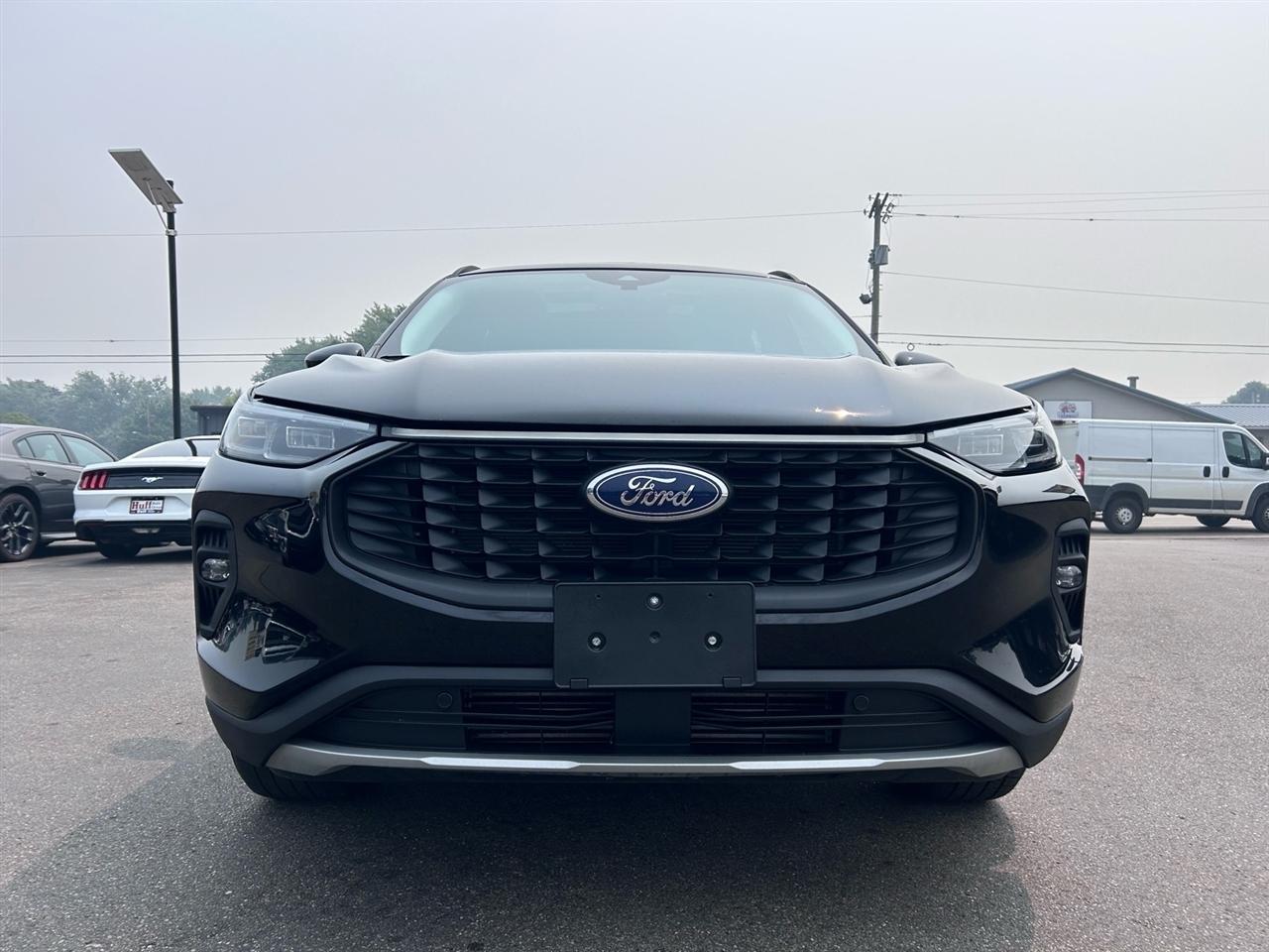 Ford Escape Platinum AWD 2025