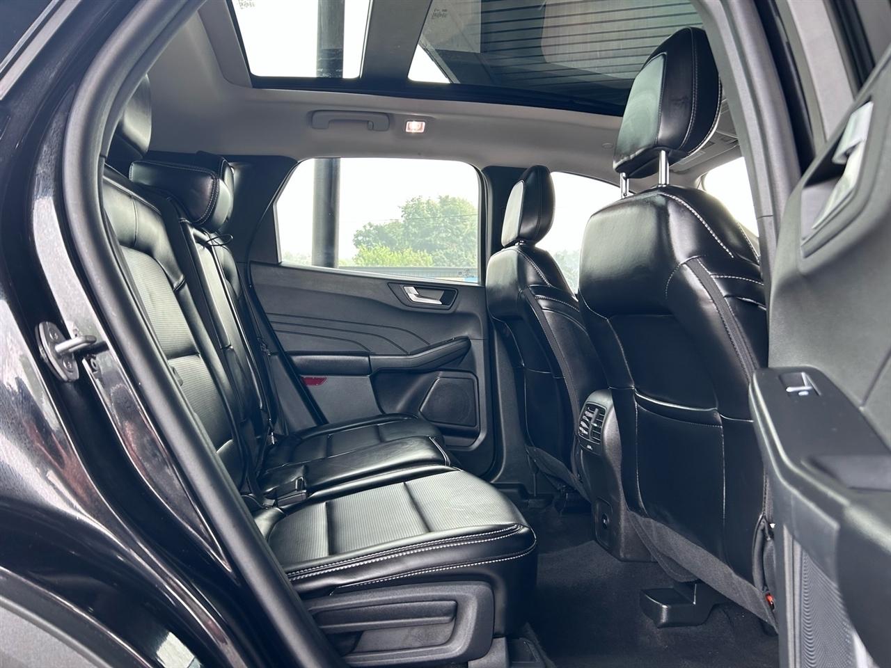 Ford Escape Platinum AWD 2025