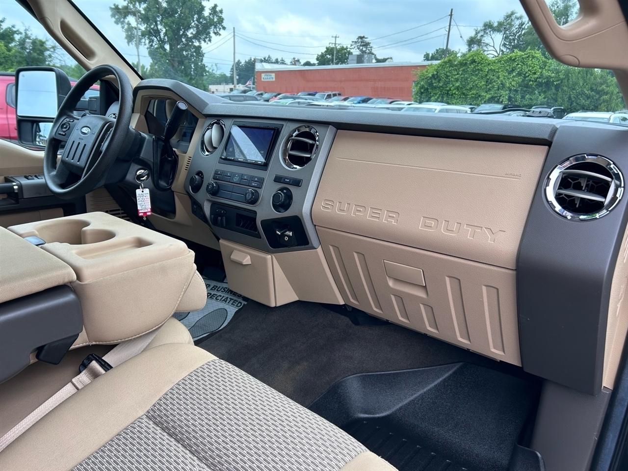 Ford Super Duty F-450 DRW 4WD Crew Cab 172" Platinum 2016