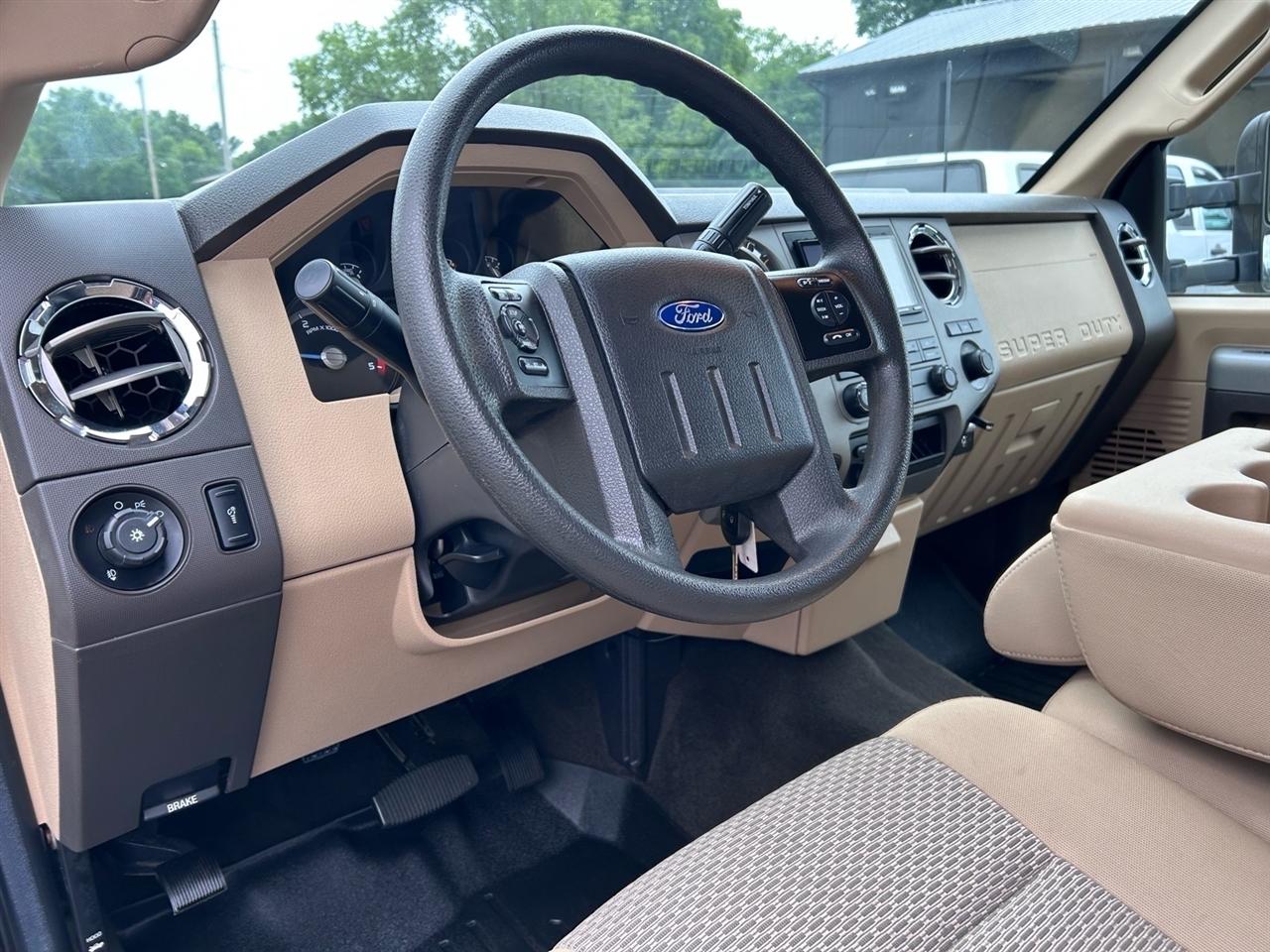 Ford Super Duty F-450 DRW 4WD Crew Cab 172" Platinum 2016