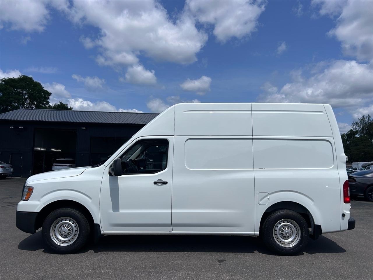 Nissan NV High Roof 2500 V6 S 2014