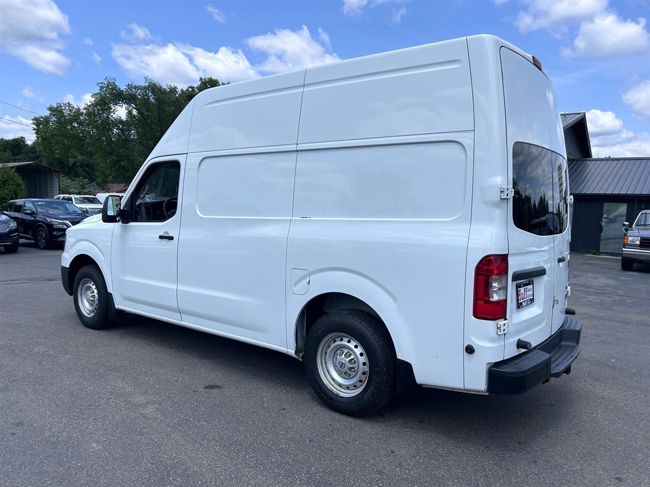 Nissan NV High Roof 2500 V6 S 2014
