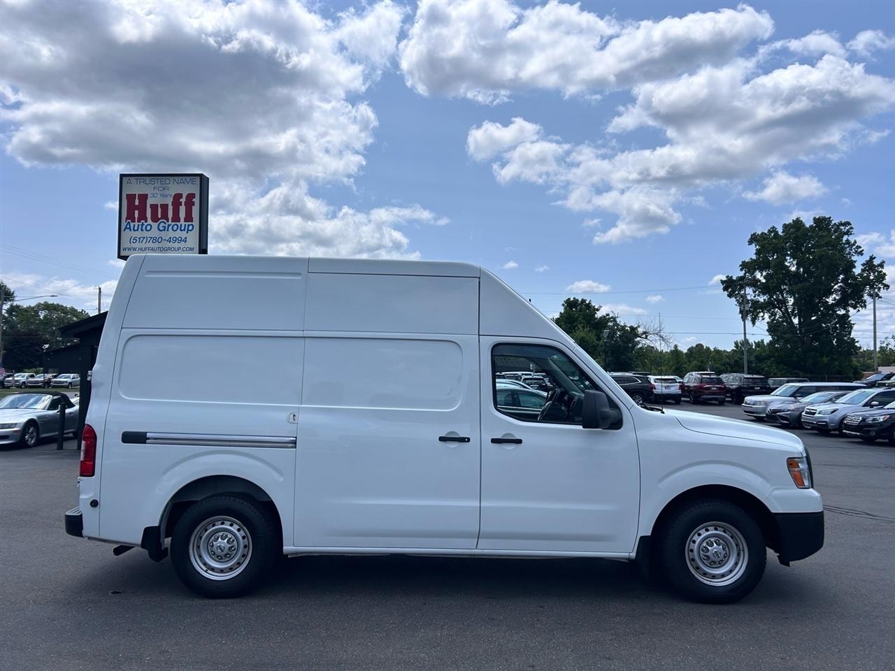 Nissan NV High Roof 2500 V6 S 2014