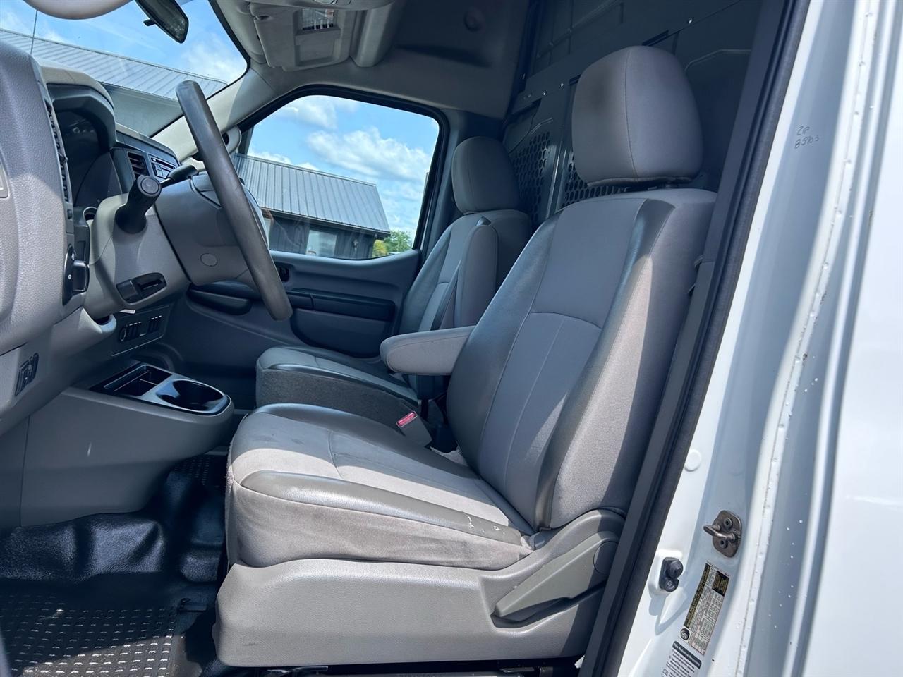Nissan NV High Roof 2500 V6 S 2014
