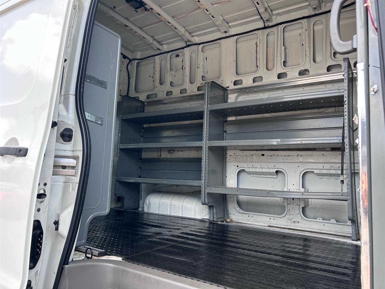 Nissan NV High Roof 2500 V6 S 2014