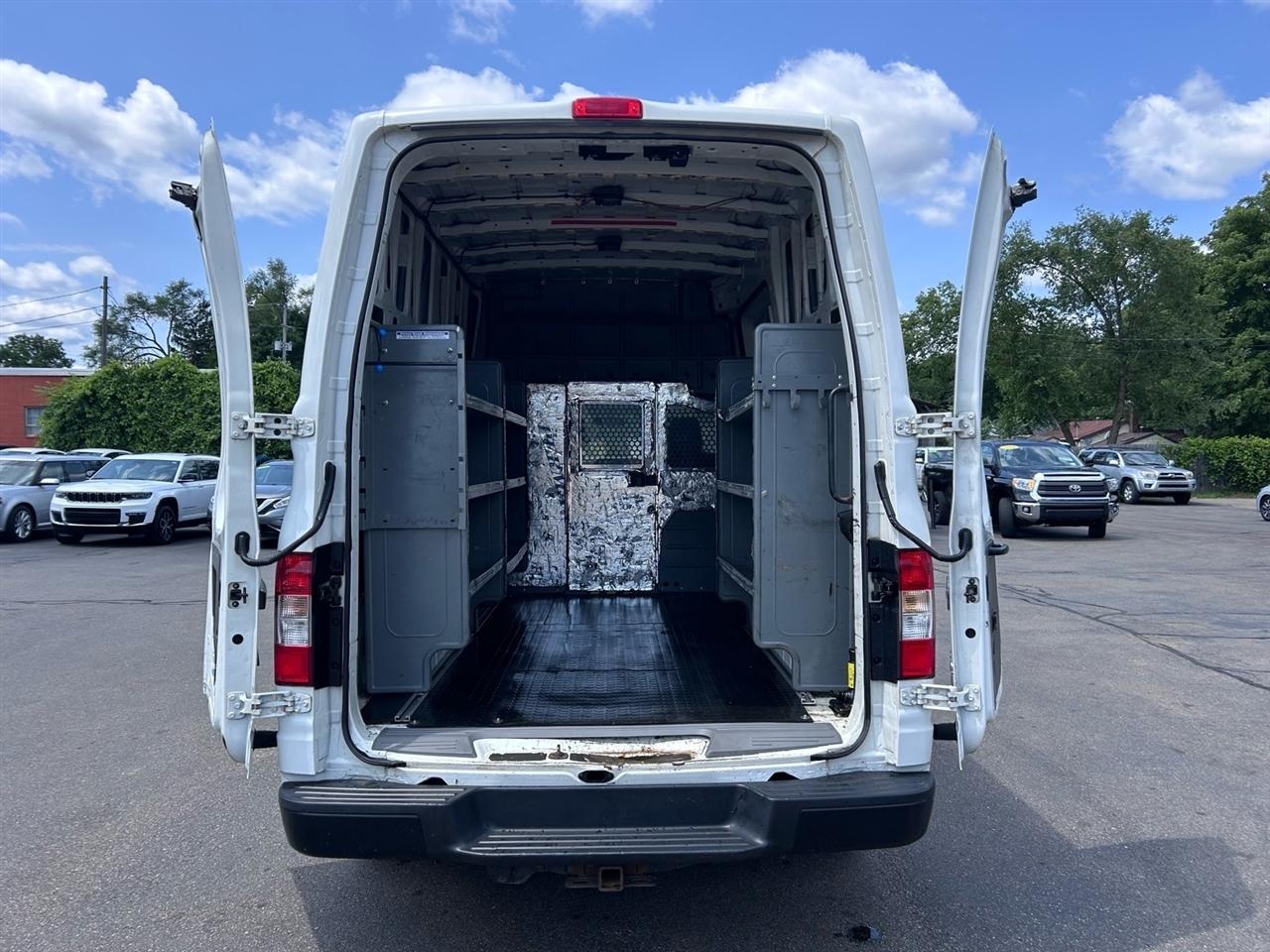 Nissan NV High Roof 2500 V6 S 2014
