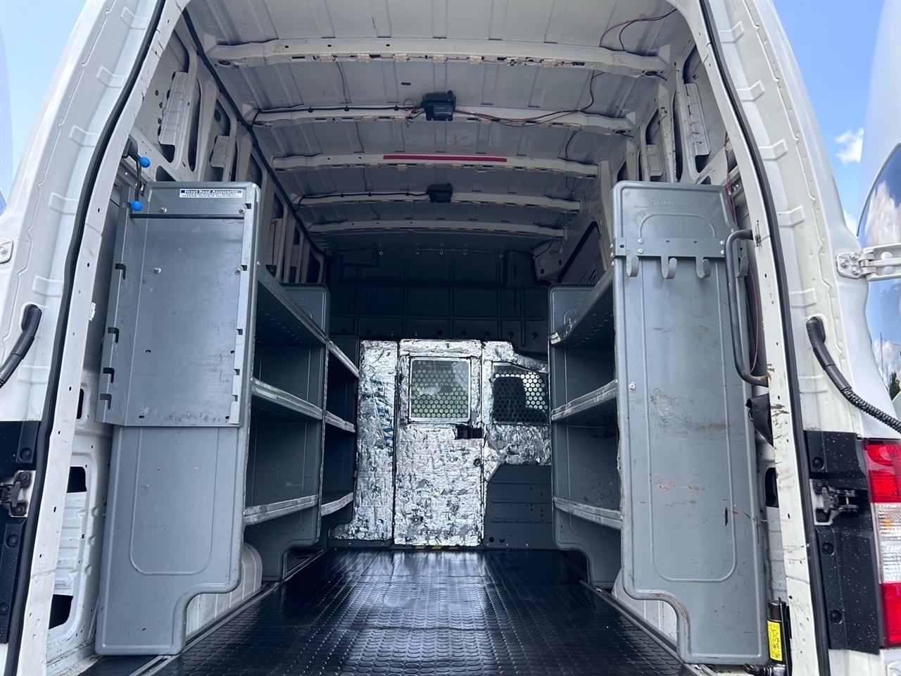 Nissan NV High Roof 2500 V6 S 2014