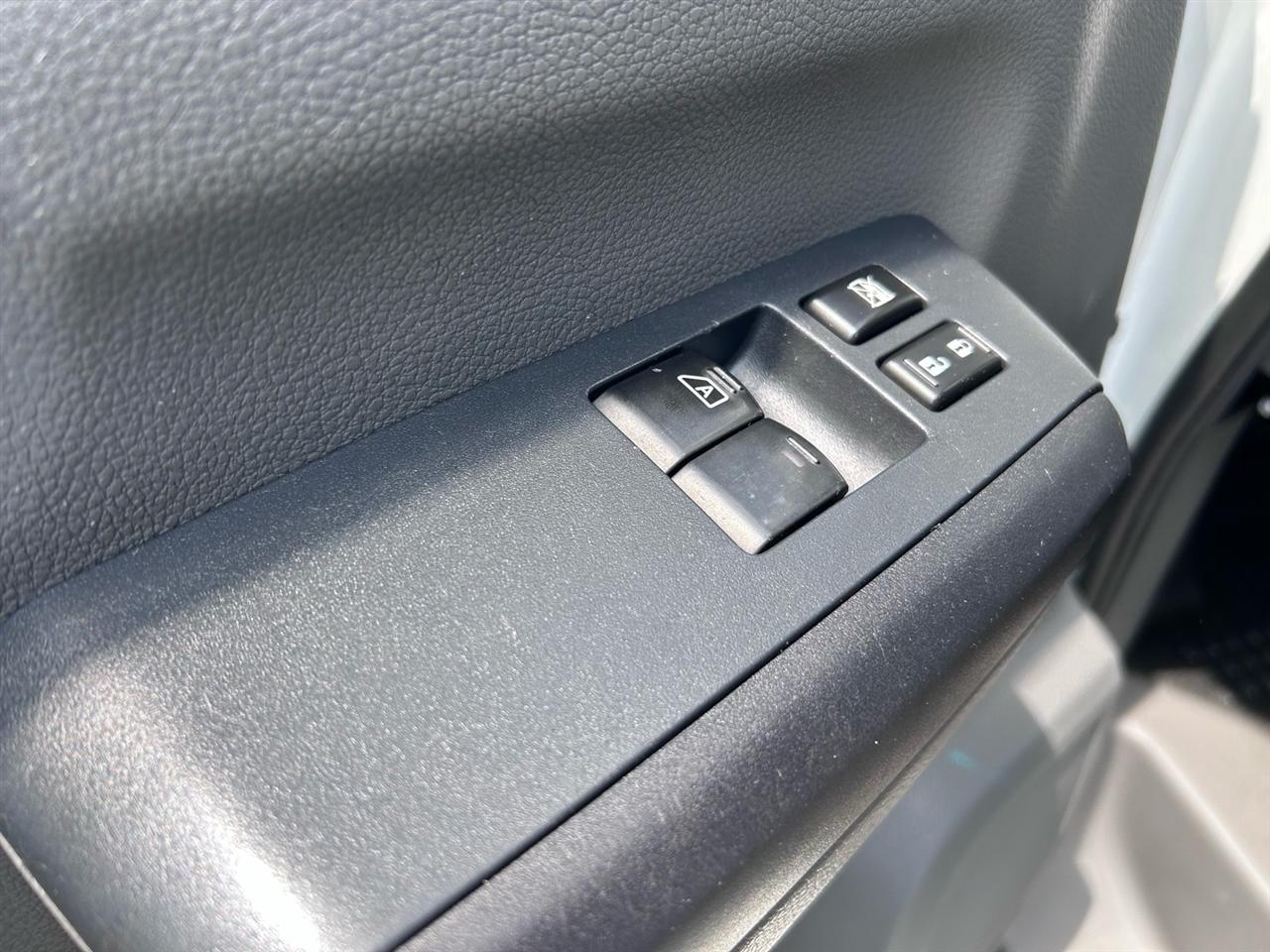 Nissan NV High Roof 2500 V6 S 2014