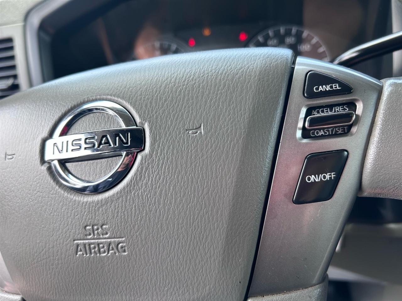 Nissan NV High Roof 2500 V6 S 2014