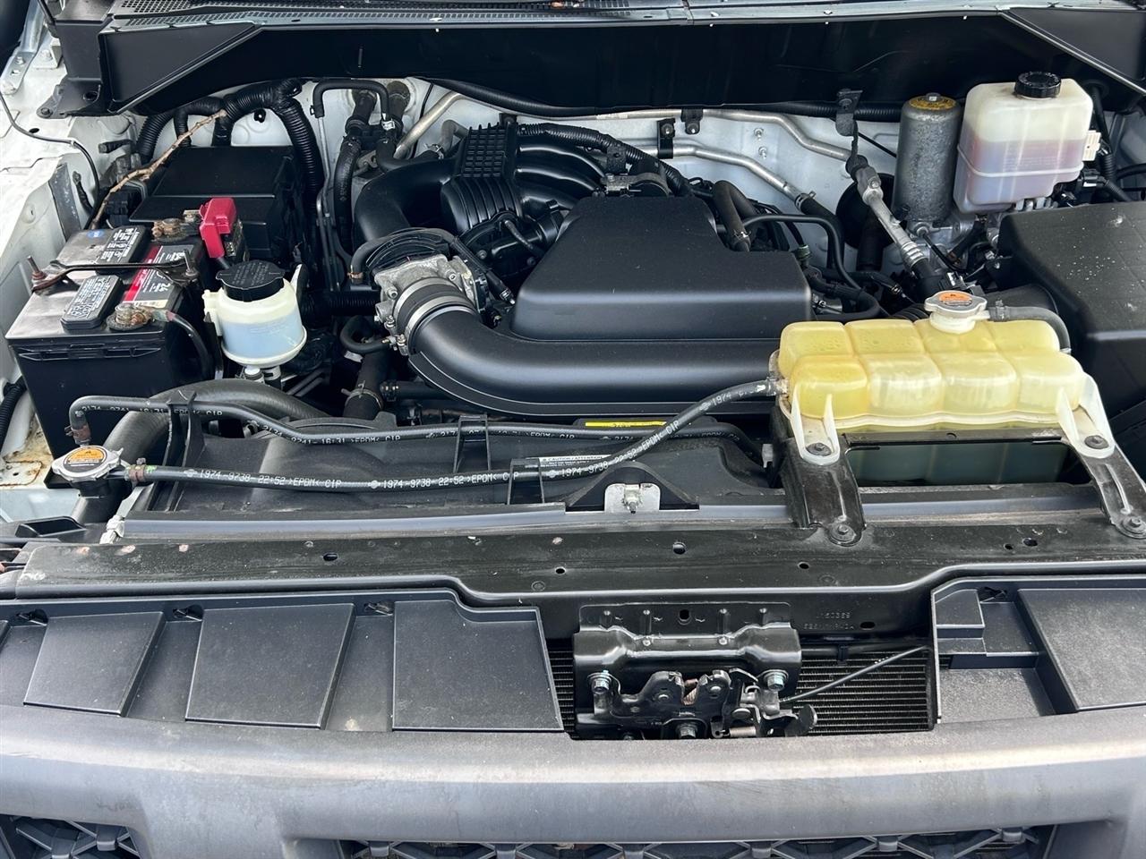 Nissan NV High Roof 2500 V6 S 2014