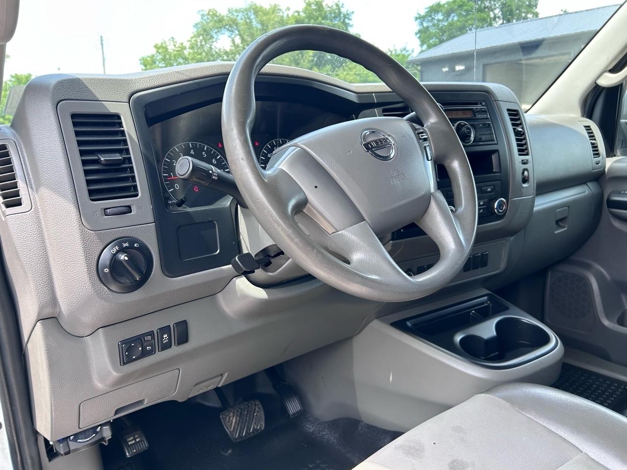 Nissan NV High Roof 2500 V6 S 2014