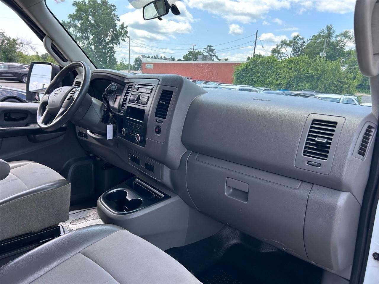 Nissan NV High Roof 2500 V6 S 2014