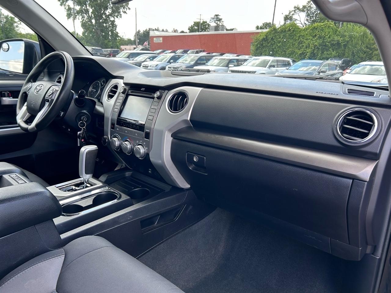 Toyota Tundra 4WD Truck Double Cab 5.7L V8 6-Spd AT SR5 (Natl) 2014