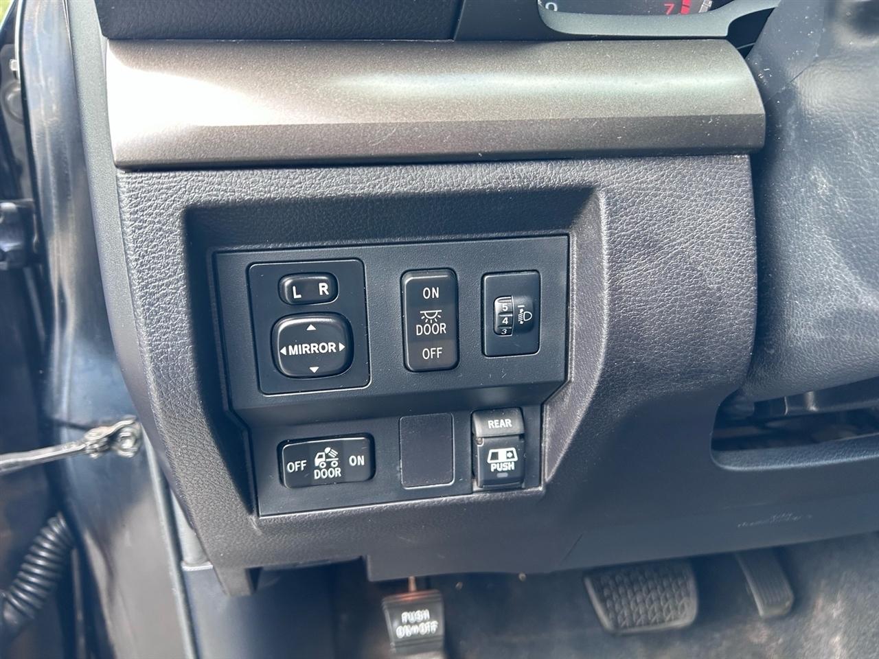 Toyota Tundra 4WD Truck Double Cab 5.7L V8 6-Spd AT SR5 (Natl) 2014
