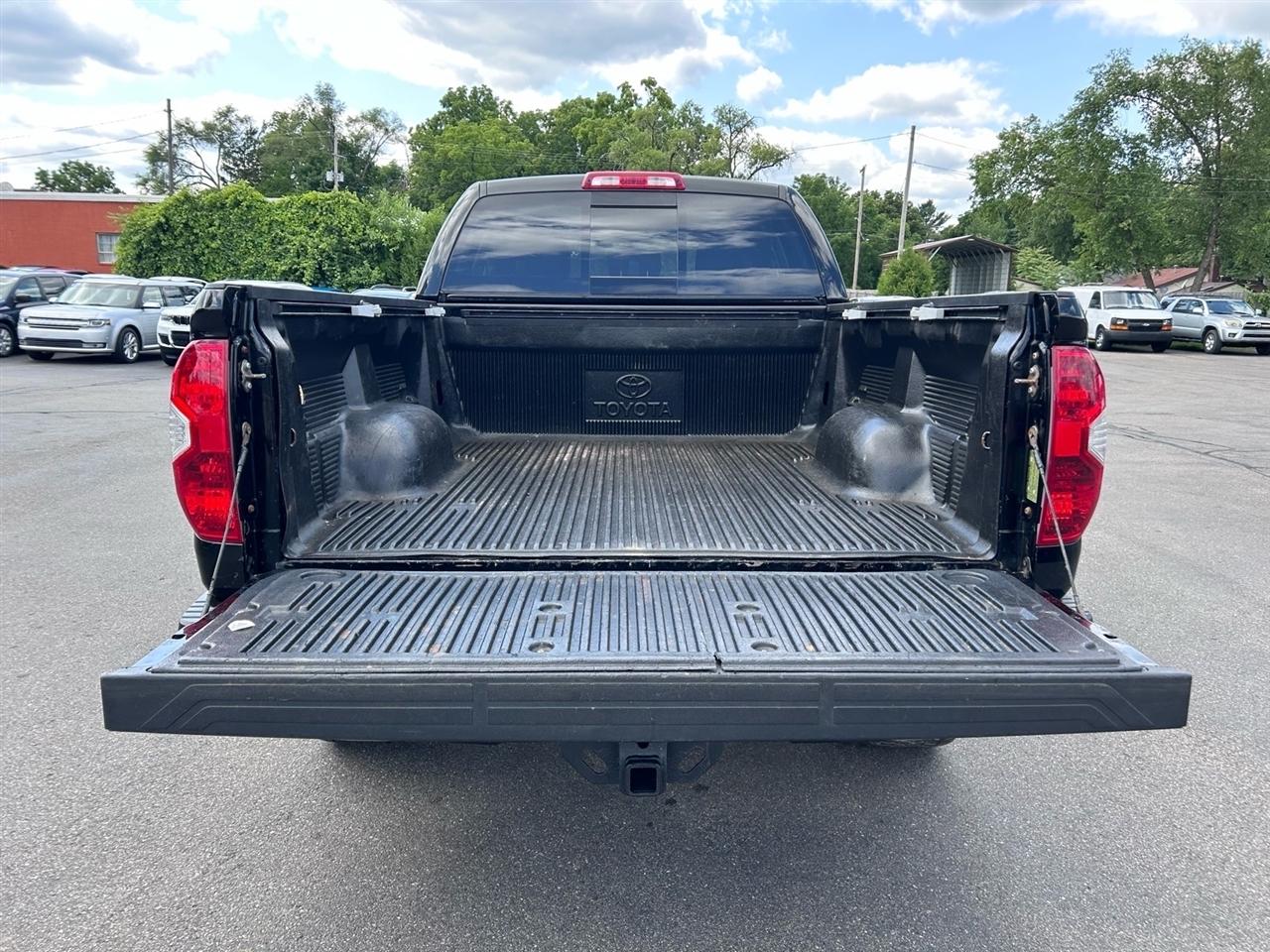 Toyota Tundra 4WD Truck Double Cab 5.7L V8 6-Spd AT SR5 (Natl) 2014
