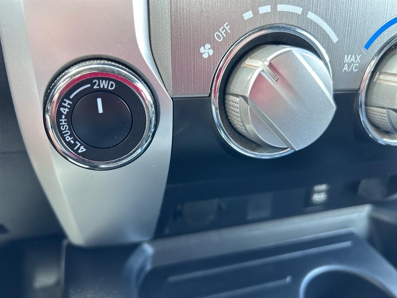 Toyota Tundra 4WD Truck Double Cab 5.7L V8 6-Spd AT SR5 (Natl) 2014