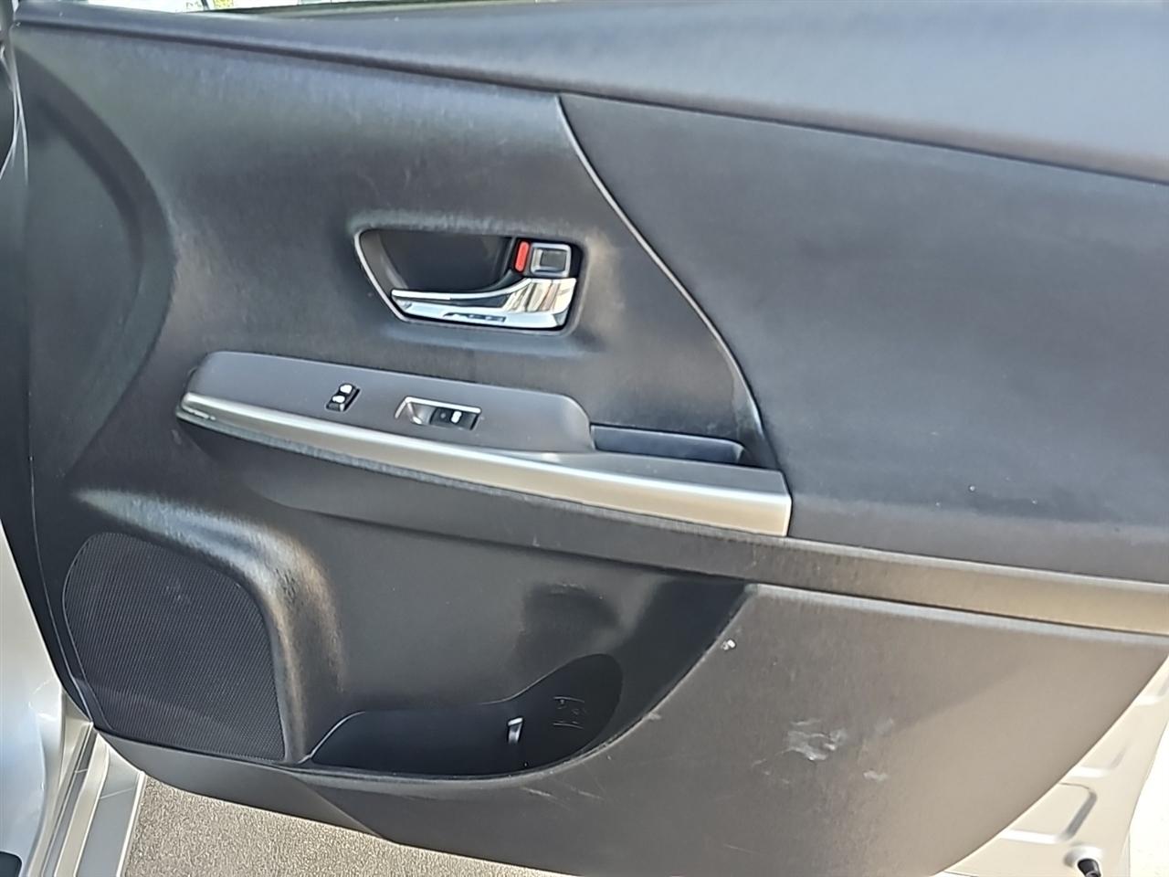 Toyota Prius V 5dr Wgn Three (Natl) 2016