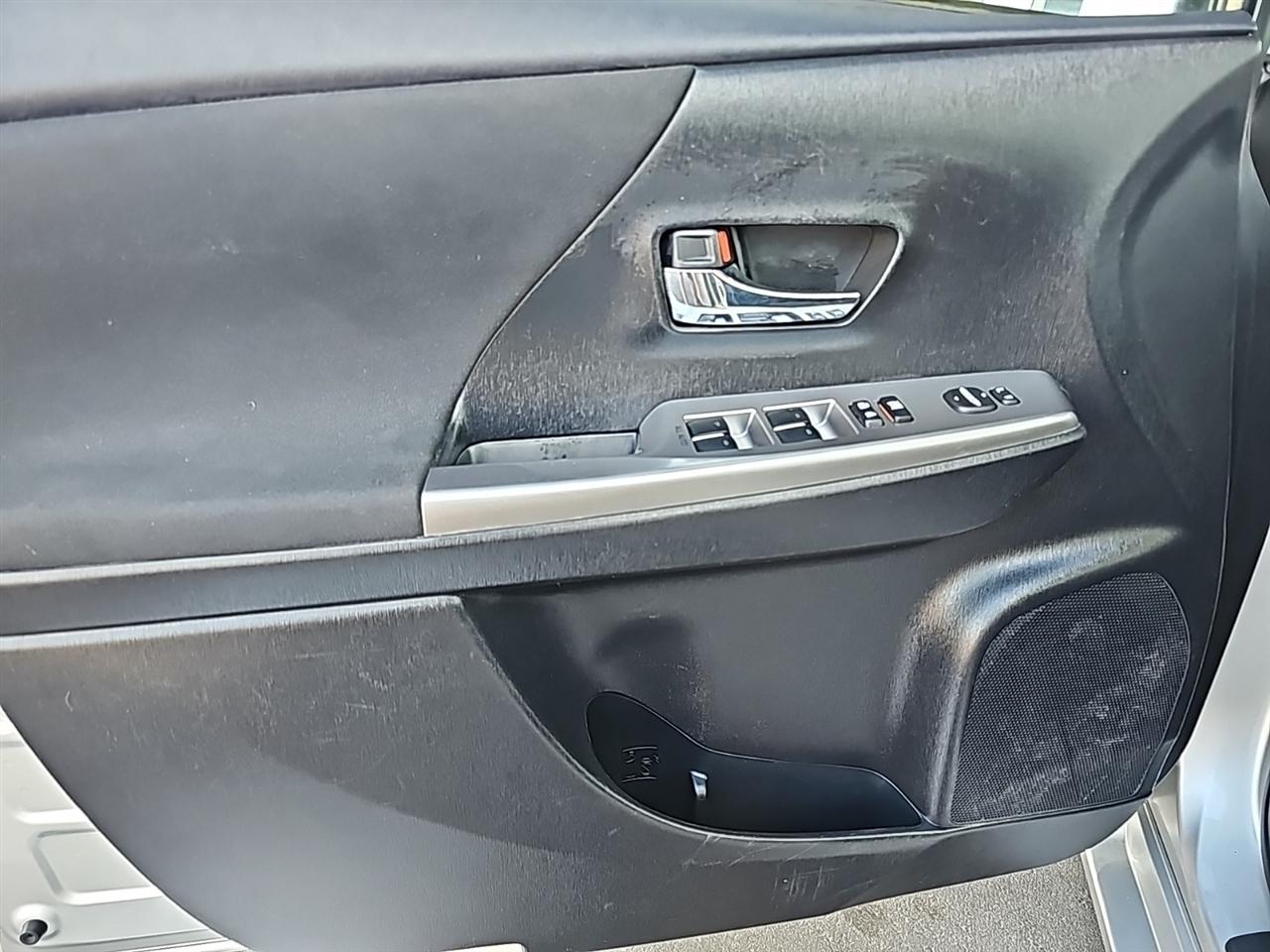 Toyota Prius V 5dr Wgn Three (Natl) 2016
