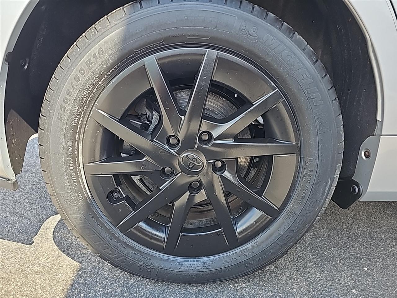 Toyota Prius V 5dr Wgn Three (Natl) 2016