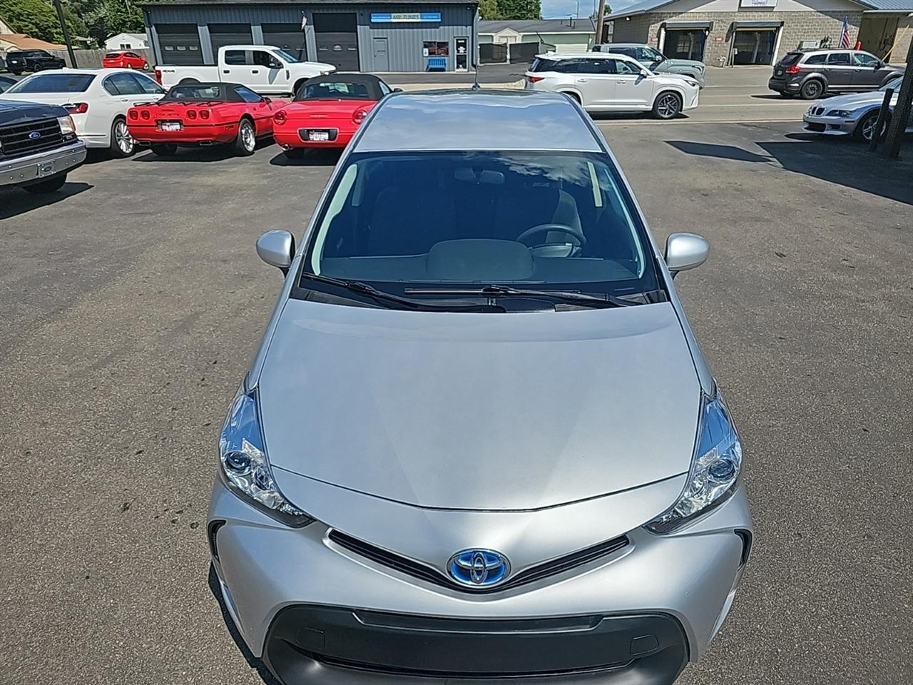 Toyota Prius V 5dr Wgn Three (Natl) 2016