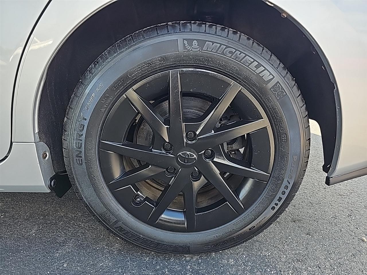 Toyota Prius V 5dr Wgn Three (Natl) 2016