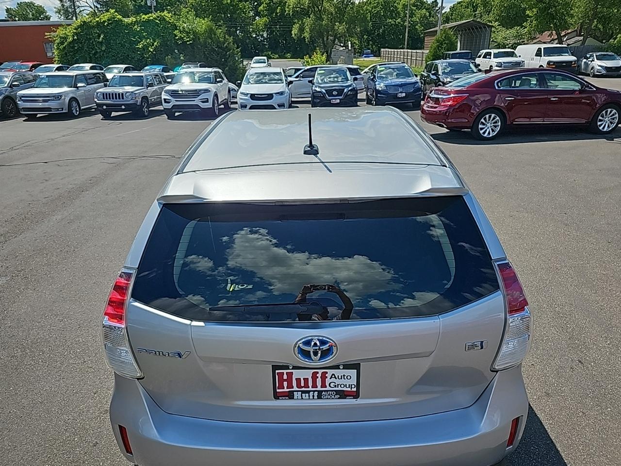 Toyota Prius V 5dr Wgn Three (Natl) 2016