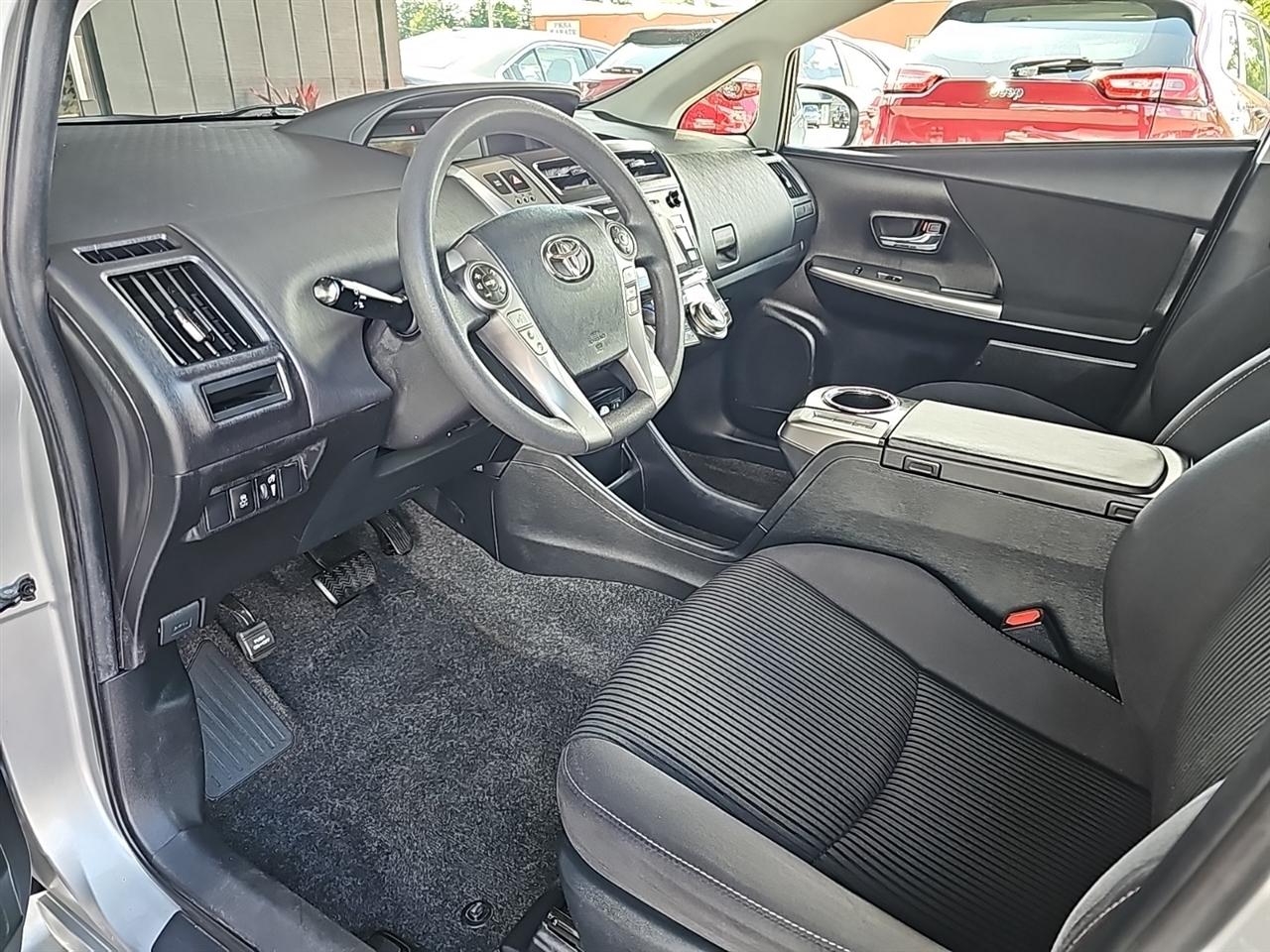 Toyota Prius V 5dr Wgn Three (Natl) 2016