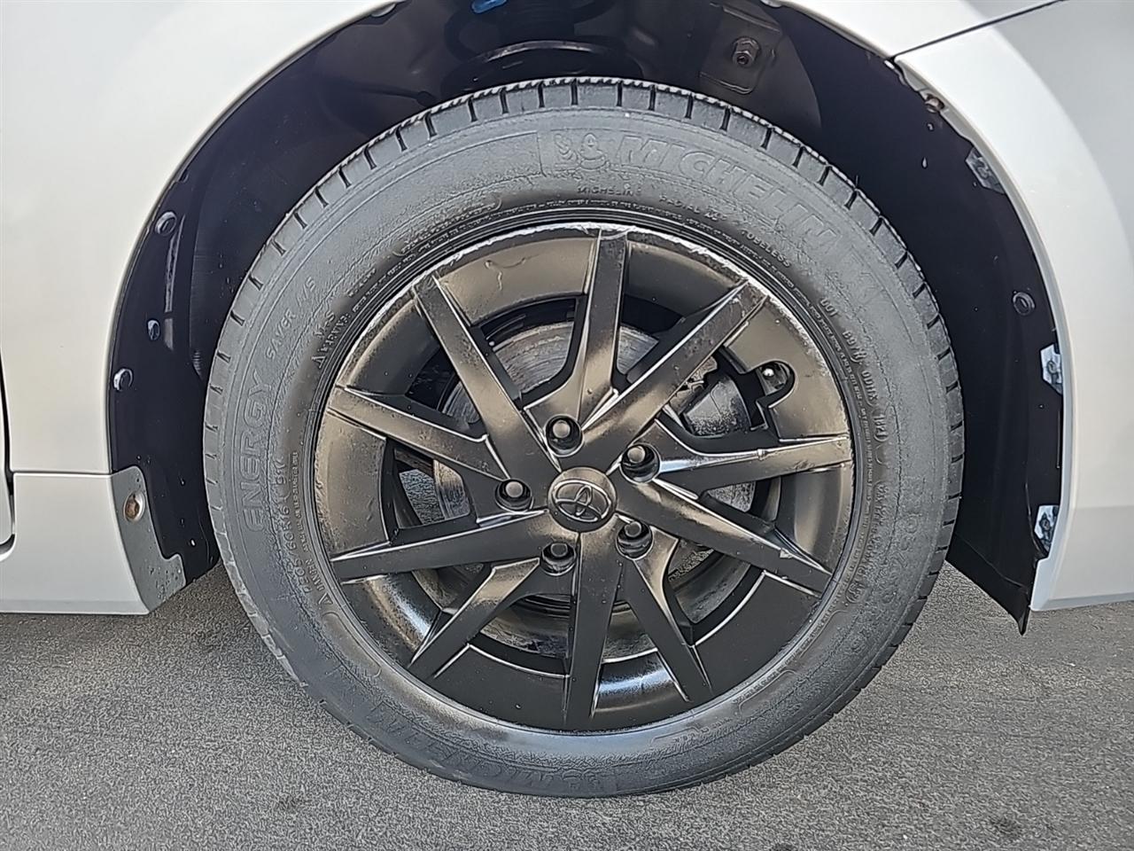 Toyota Prius V 5dr Wgn Three (Natl) 2016