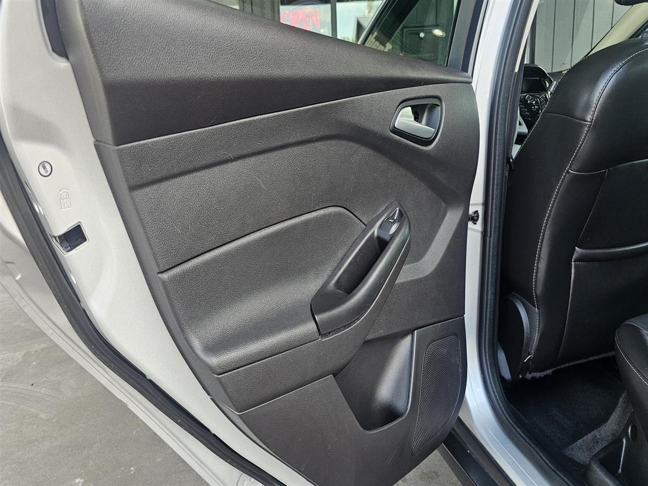 Ford Focus 5dr HB SE 2014
