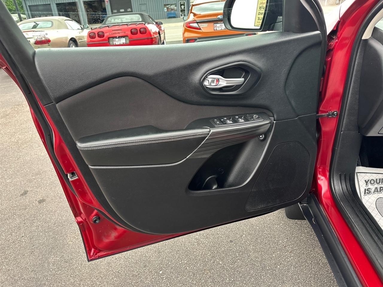 Jeep Cherokee 4WD 4dr Sport 2015