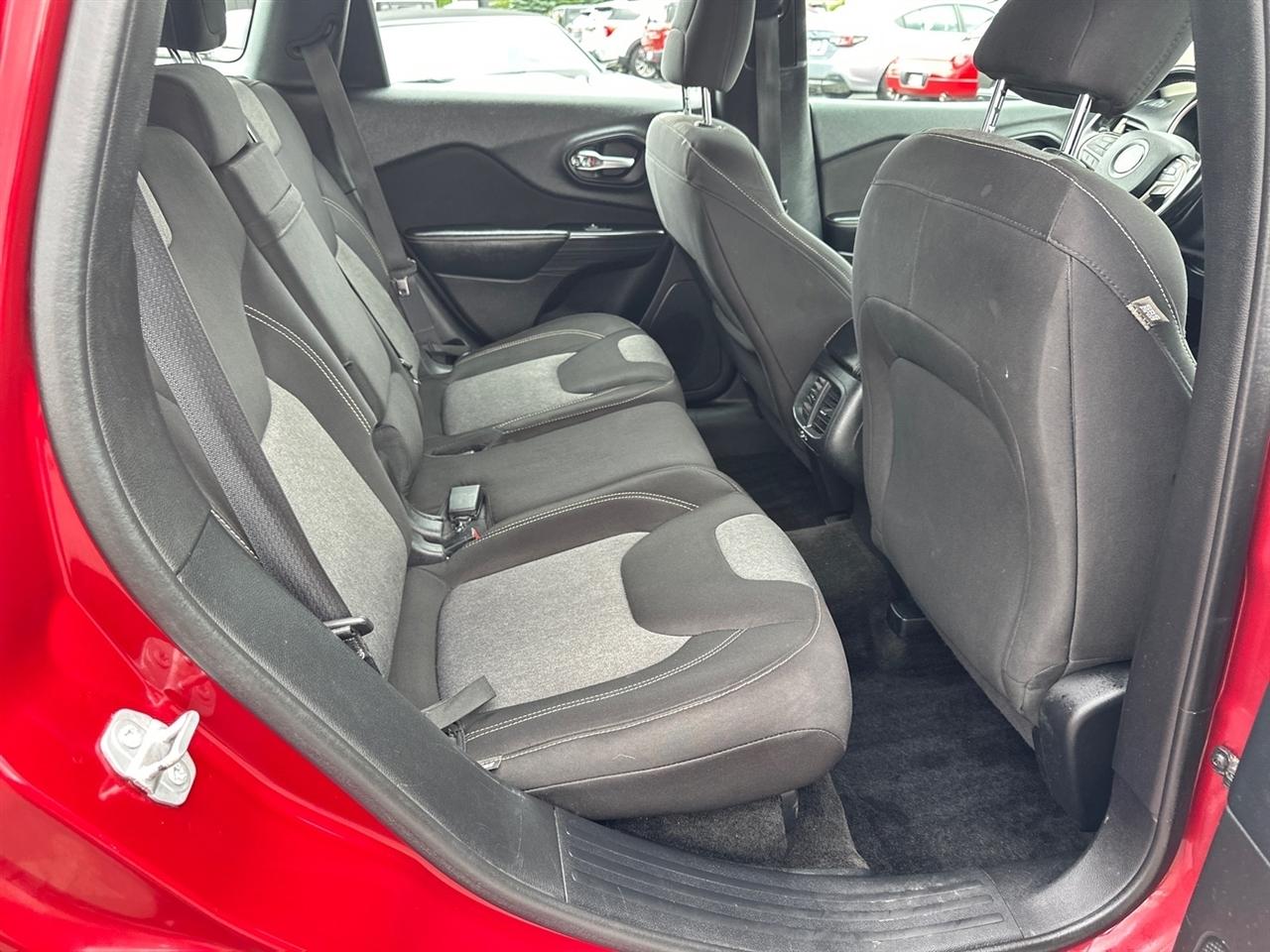 Jeep Cherokee 4WD 4dr Sport 2015