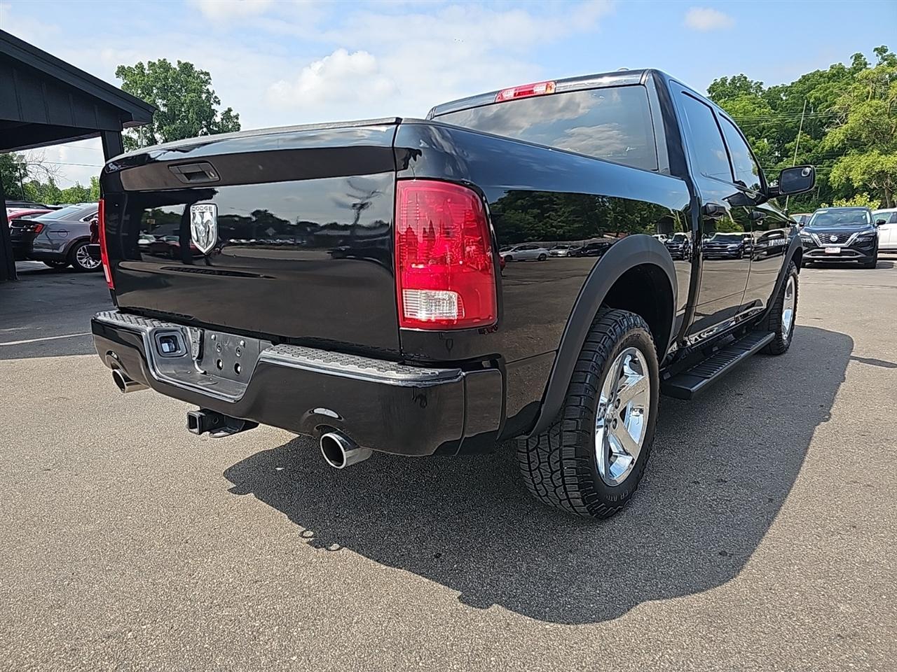 RAM 1500 4WD Crew Cab 140.5" Express 2012