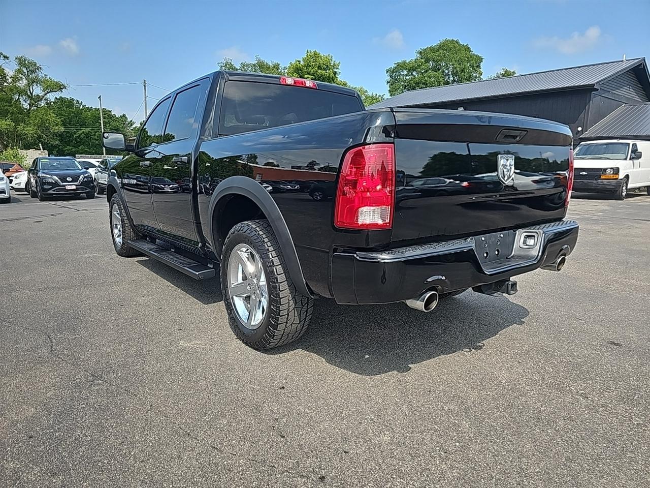 RAM 1500 4WD Crew Cab 140.5" Express 2012