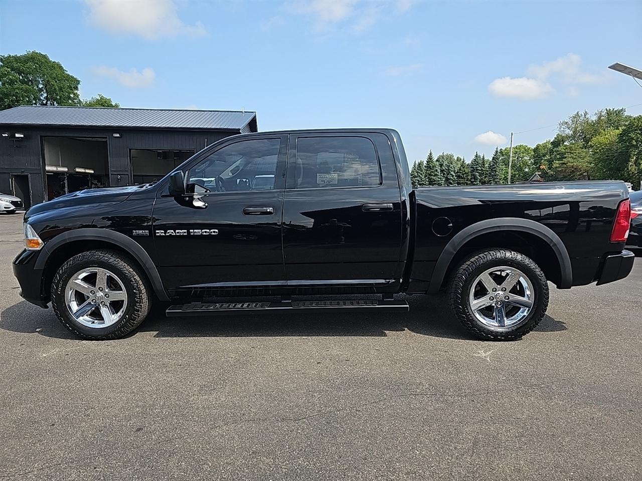 RAM 1500 4WD Crew Cab 140.5" Express 2012
