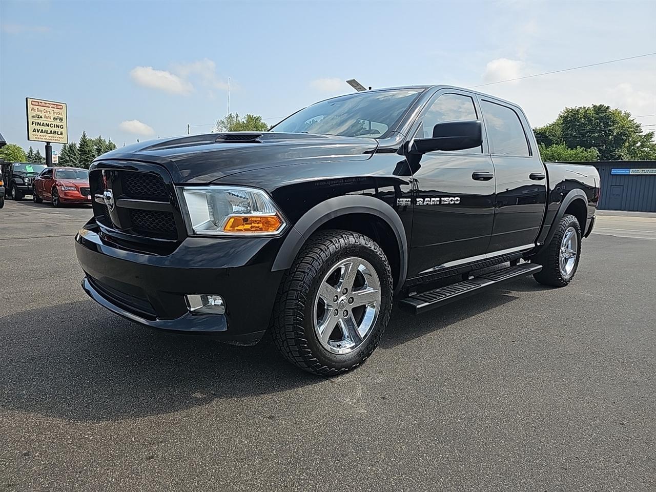 RAM 1500 4WD Crew Cab 140.5" Express 2012