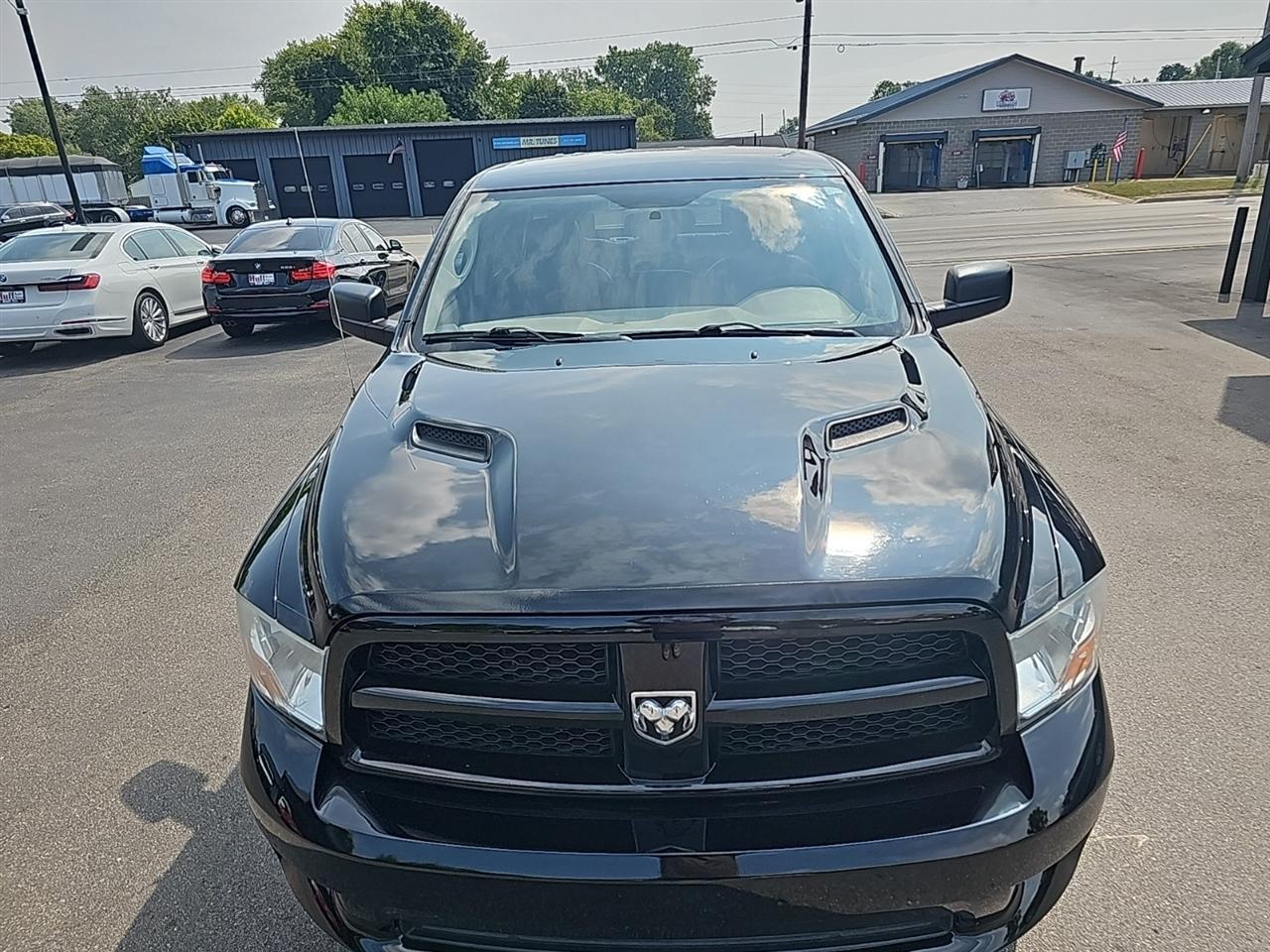 RAM 1500 4WD Crew Cab 140.5" Express 2012