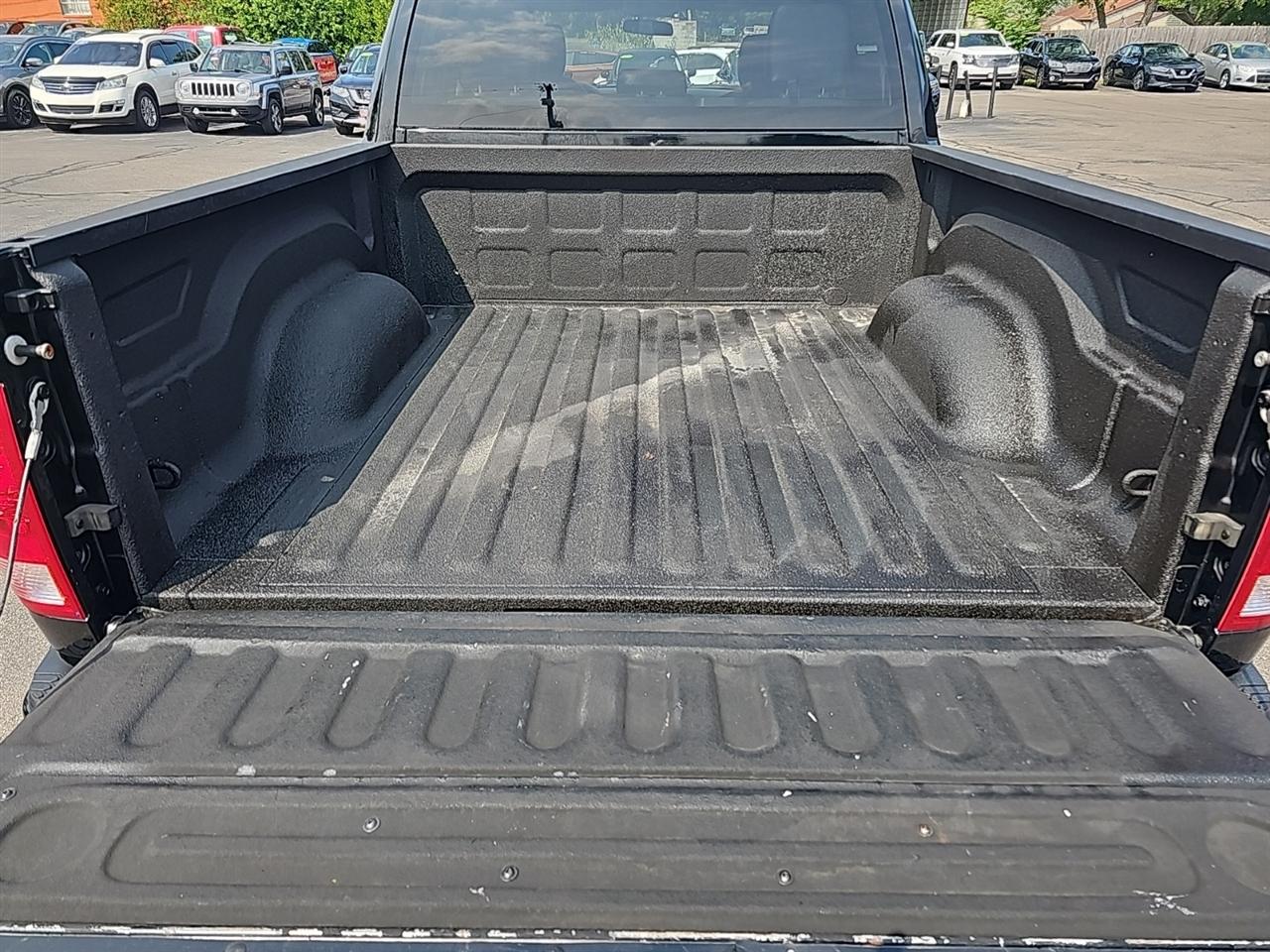 RAM 1500 4WD Crew Cab 140.5" Express 2012