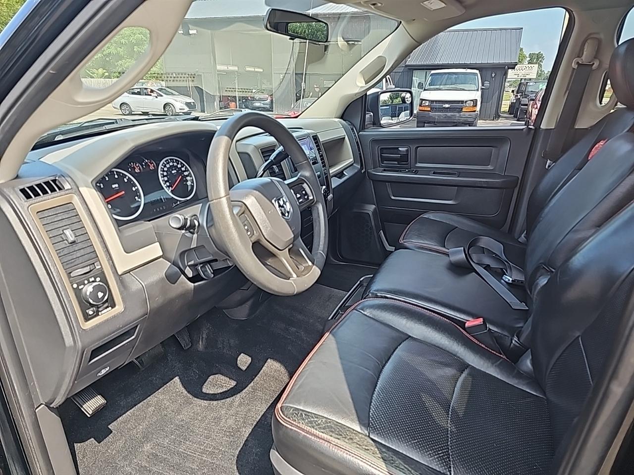 RAM 1500 4WD Crew Cab 140.5" Express 2012