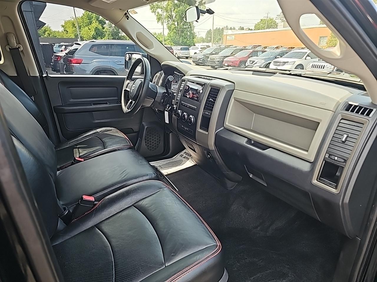 RAM 1500 4WD Crew Cab 140.5" Express 2012