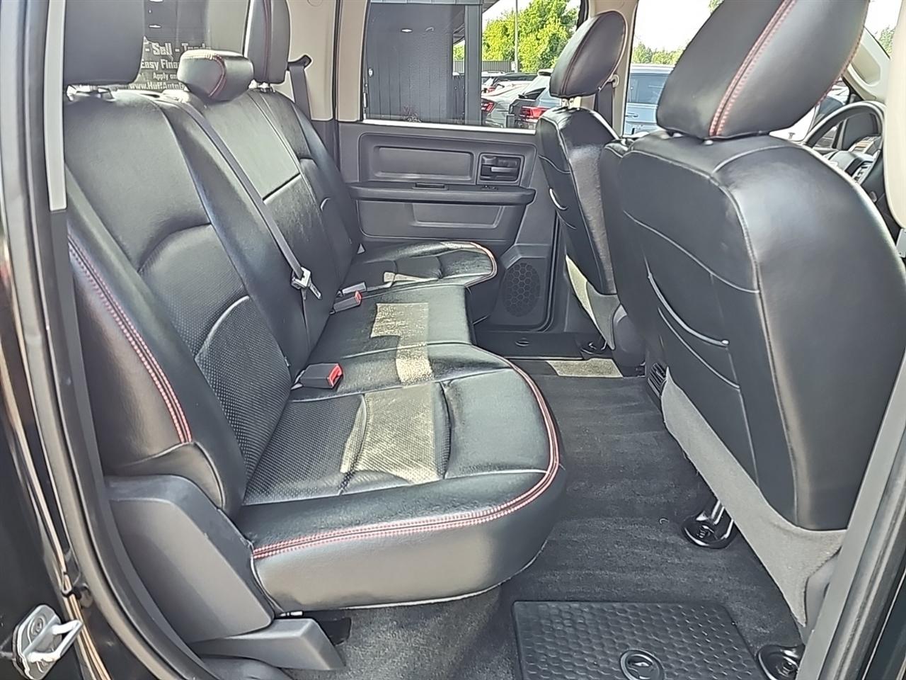 RAM 1500 4WD Crew Cab 140.5" Express 2012
