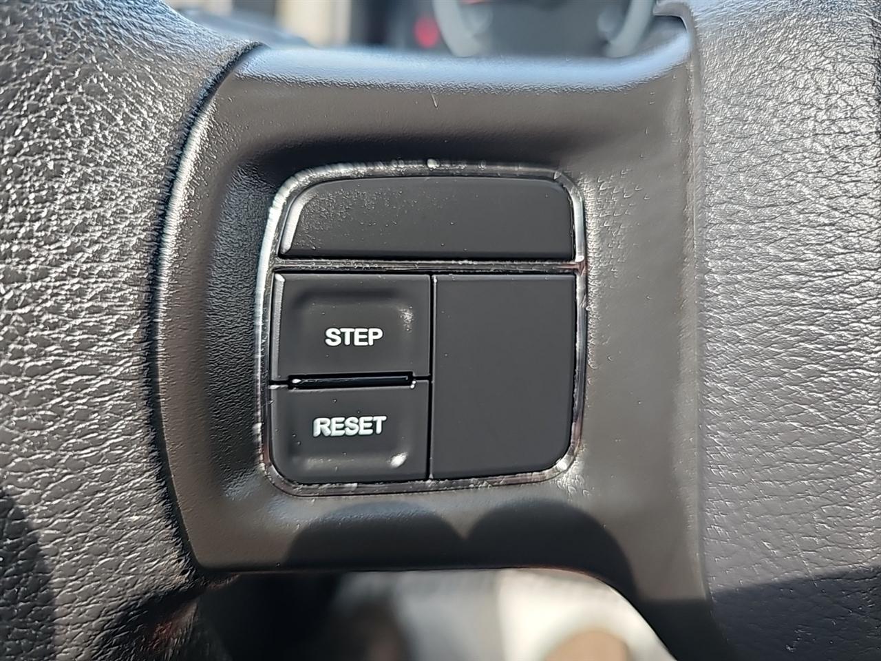 RAM 1500 4WD Crew Cab 140.5" Express 2012