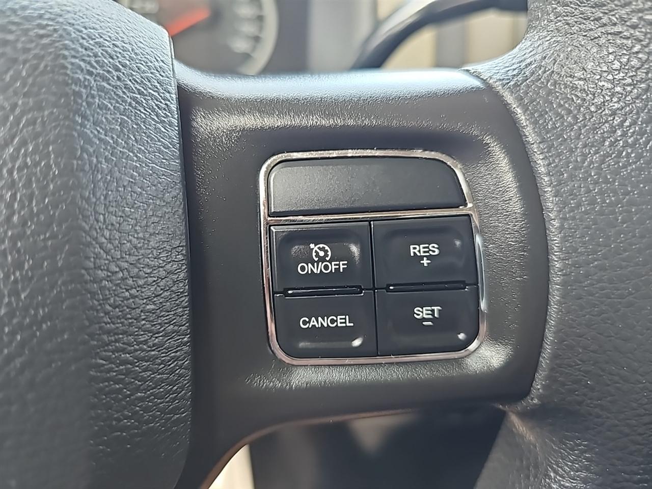 RAM 1500 4WD Crew Cab 140.5" Express 2012