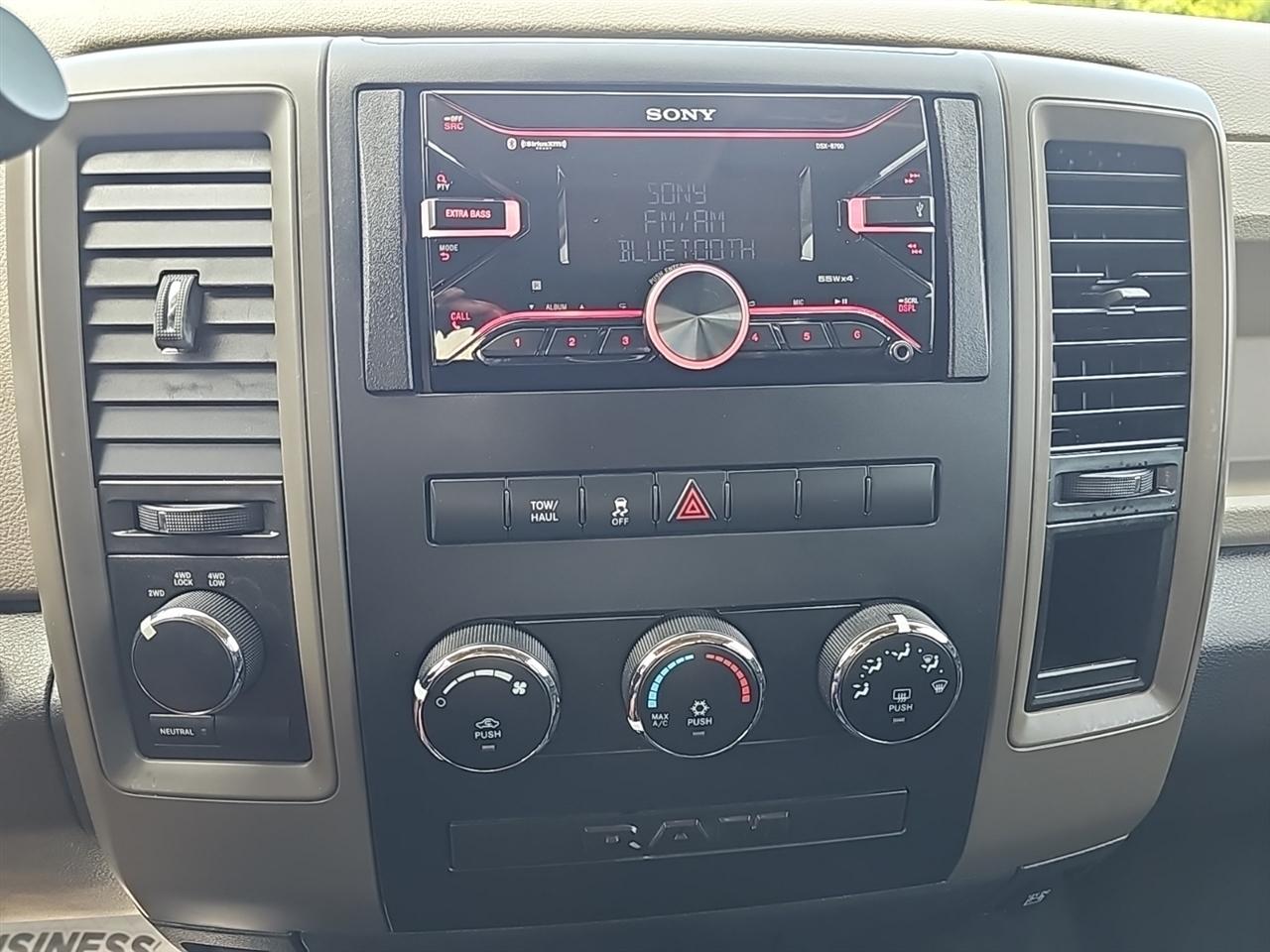 RAM 1500 4WD Crew Cab 140.5" Express 2012