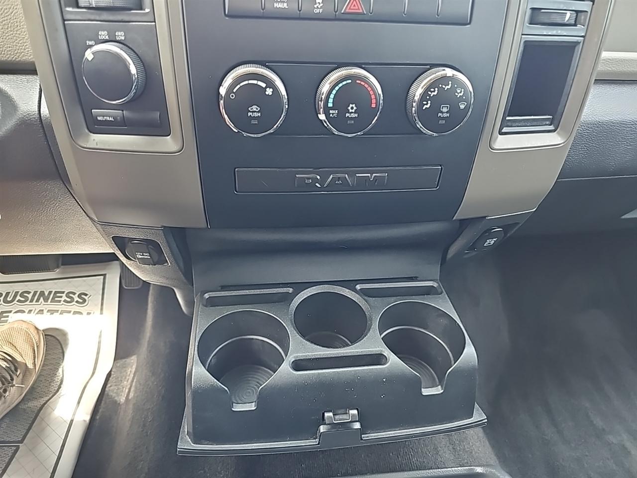 RAM 1500 4WD Crew Cab 140.5" Express 2012