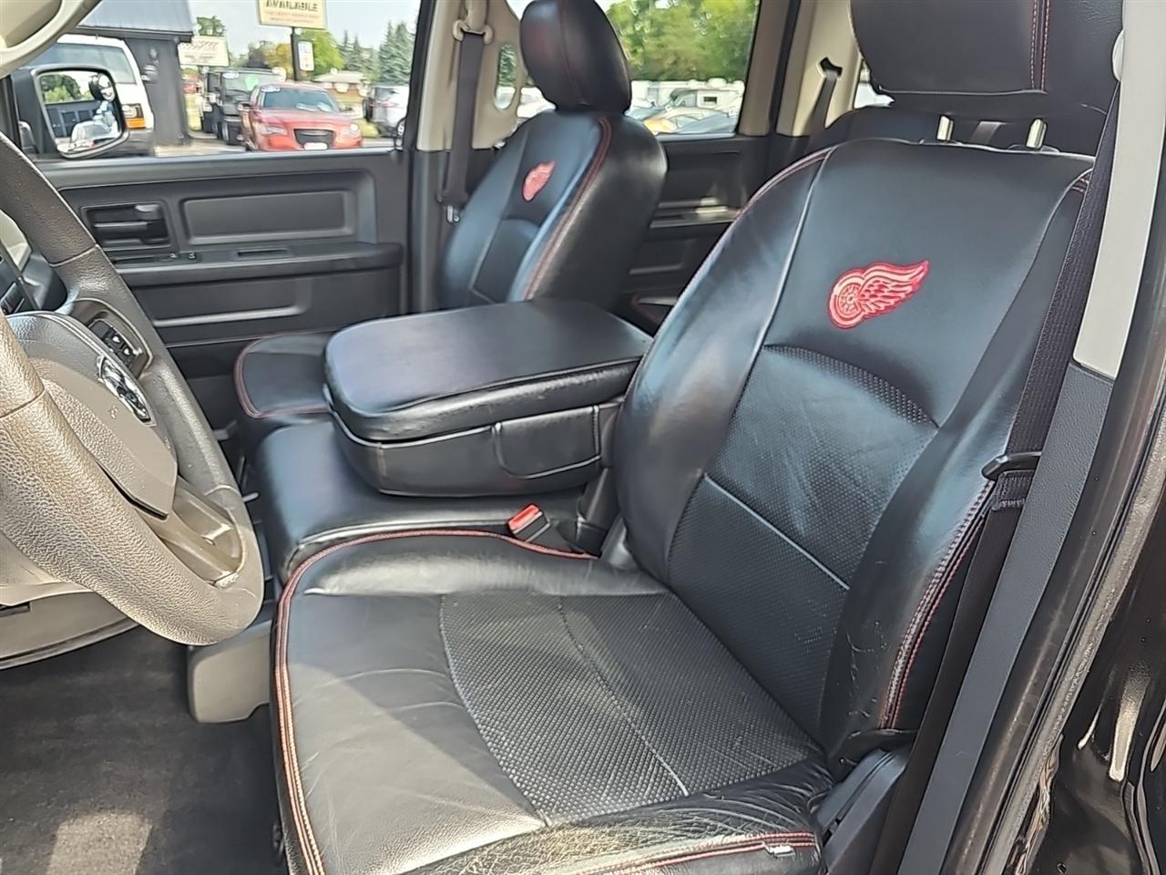 RAM 1500 4WD Crew Cab 140.5" Express 2012