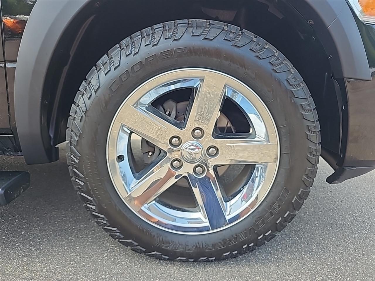 RAM 1500 4WD Crew Cab 140.5" Express 2012
